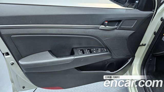 Hyundai AVANTE 2018 — photo 14