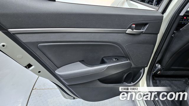 Hyundai AVANTE 2018 — photo 15