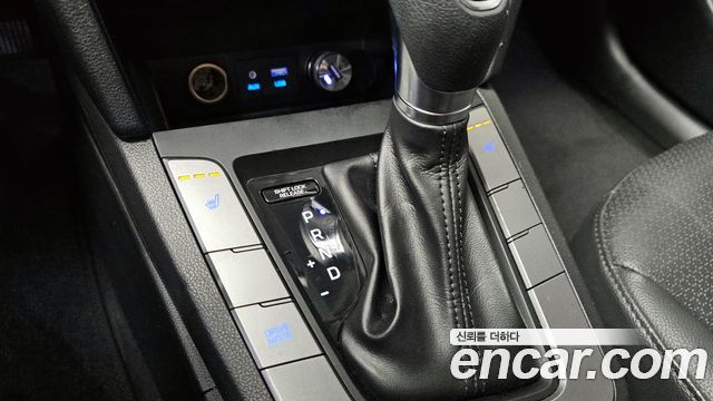 Hyundai AVANTE 2018 — photo 30