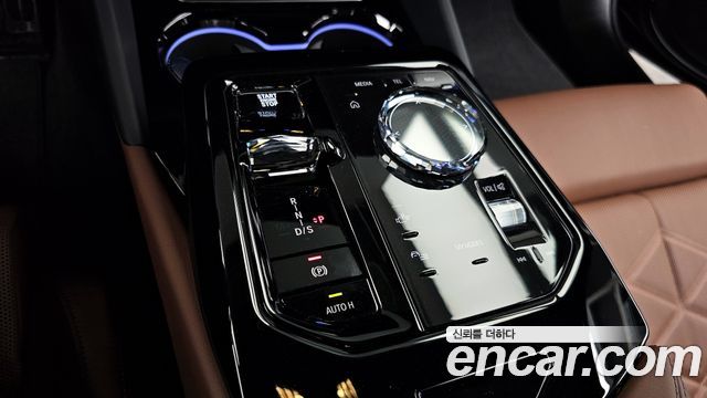 BMW 5-Series 2024 — photo 12