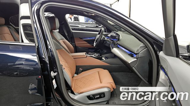 BMW 5-Series 2024 — photo 17