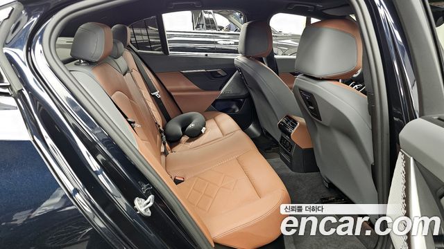 BMW 5-Series 2024 — photo 18