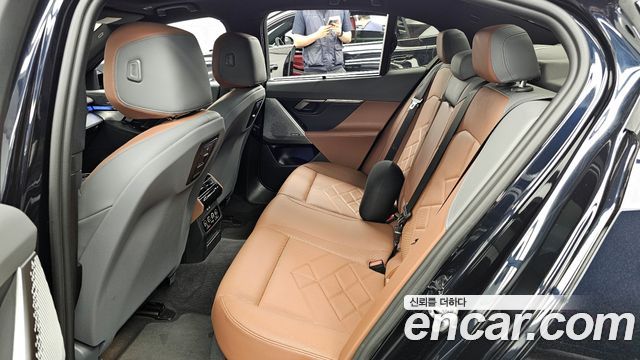 BMW 5-Series 2024 — photo 16