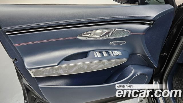 Genesis GV70 2022 — photo 14