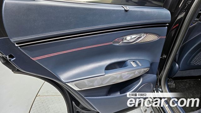Genesis GV70 2022 — photo 15