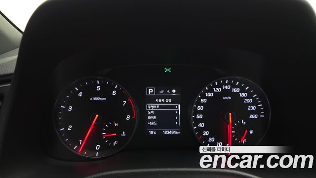 Hyundai AVANTE 2017 — photo 8