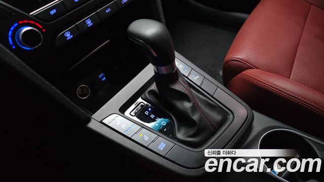 Hyundai AVANTE 2017 — photo 9