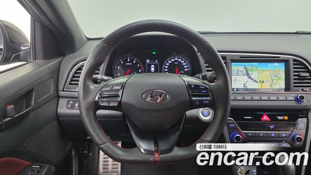 Hyundai AVANTE 2017 — photo 14