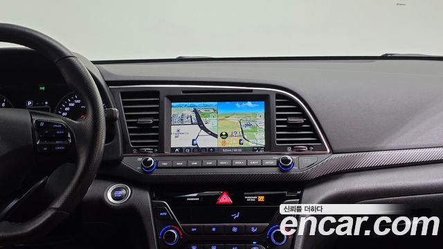 Hyundai AVANTE 2017 — photo 17