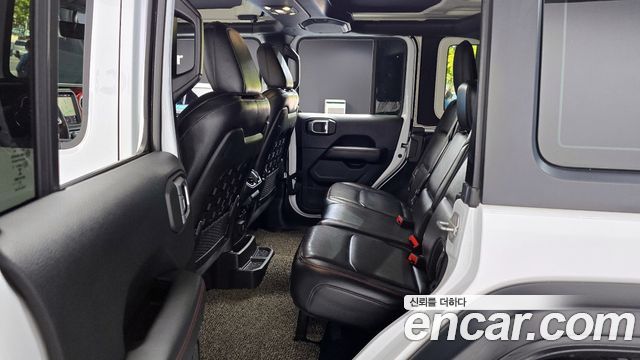Jeep Wrangler 2019 — photo 12