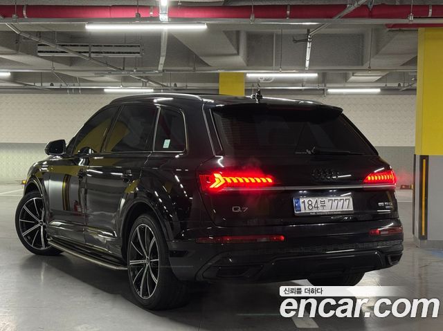 Audi Q7 2021 — photo 2