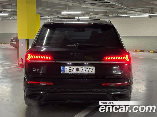 Audi Q7 2021 — photo 4