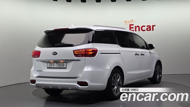 Kia Canival 2019 — photo 2