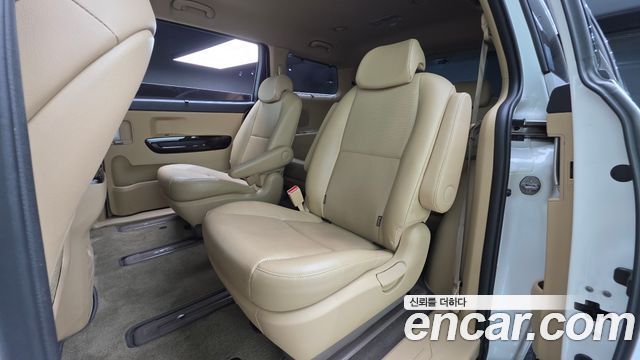 Kia Canival 2019 — photo 17