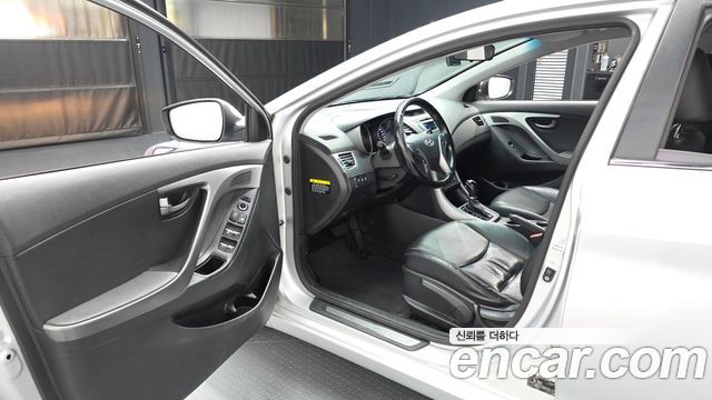 Hyundai AVANTE 2014 — photo 10