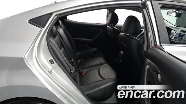 Hyundai AVANTE 2014 — photo 12