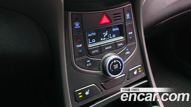 Hyundai AVANTE 2014 — photo 15