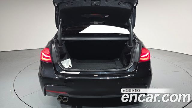 BMW 3-Series 2017 — photo 26