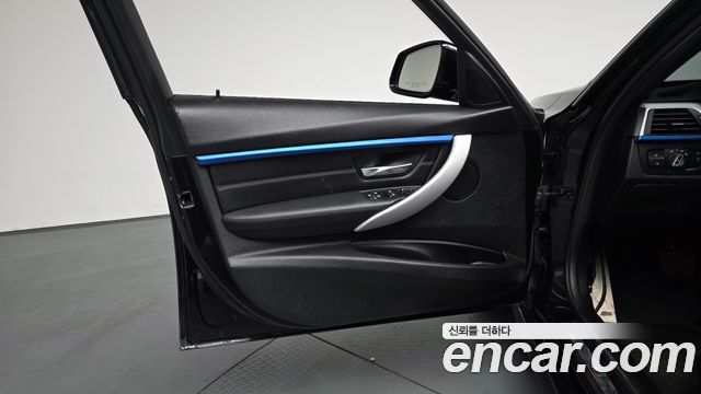BMW 3-Series 2017 — photo 14