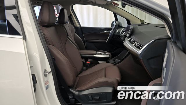 BMW 2-Series 2024 — photo 16