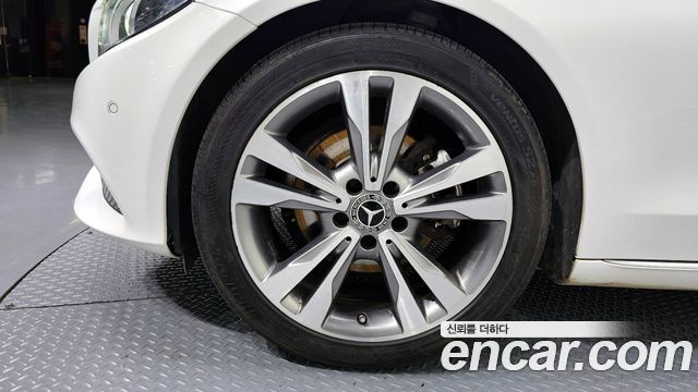 Mercedes-Benz C-Class 2018 — photo 5