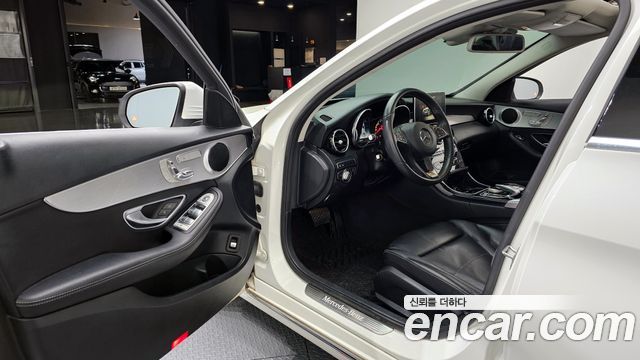 Mercedes-Benz C-Class 2018 — photo 10