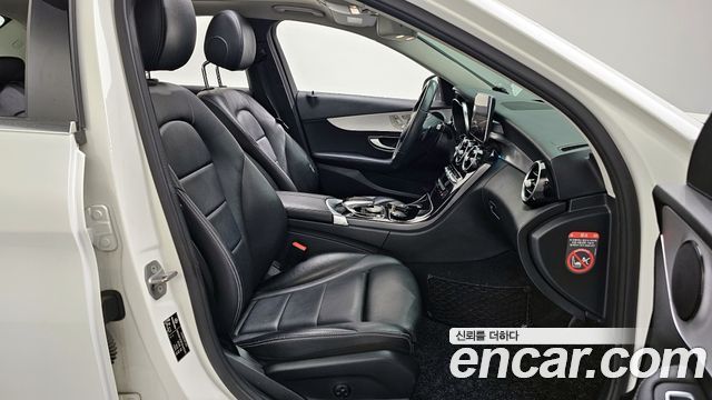 Mercedes-Benz C-Class 2018 — photo 11
