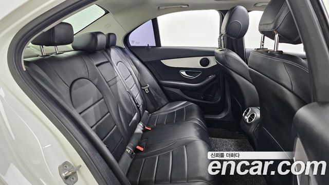 Mercedes-Benz C-Class 2018 — photo 12