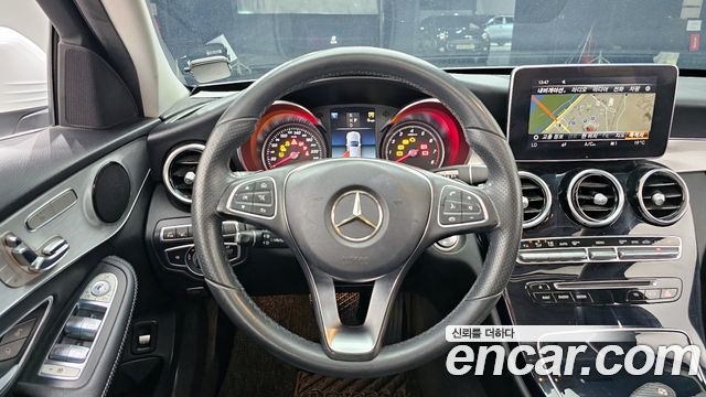 Mercedes-Benz C-Class 2018 — photo 13