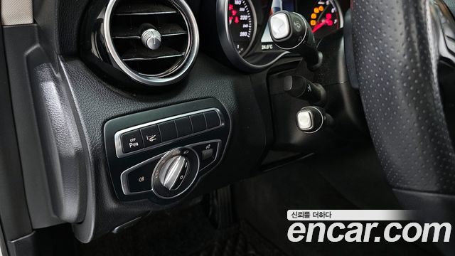 Mercedes-Benz C-Class 2018 — photo 17