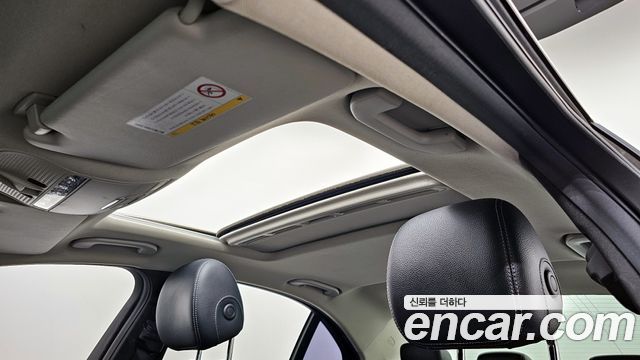Mercedes-Benz C-Class 2018 — photo 19