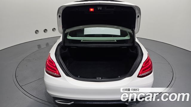 Mercedes-Benz C-Class 2018 — photo 20