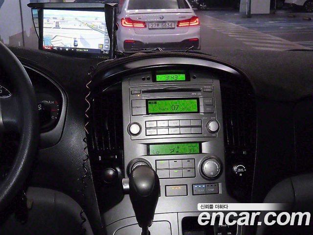 Hyundai Starex 2014 — photo 11