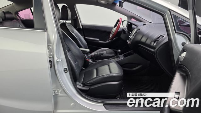 Kia K3 2013 — photo 11