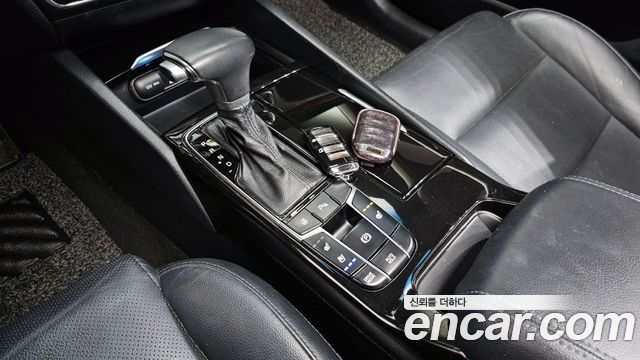 Kia K7 2016 — photo 9