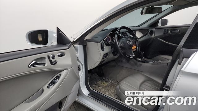 Mercedes-Benz CLS-Class 2009 — photo 10