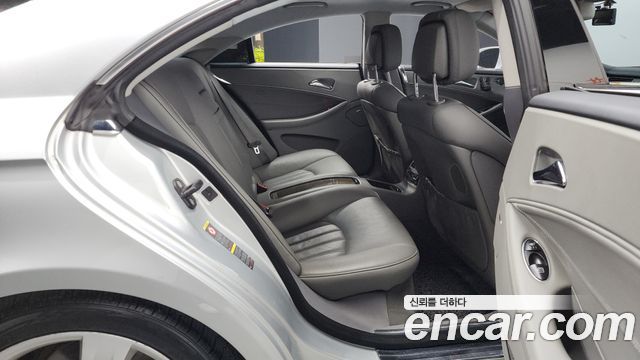 Mercedes-Benz CLS-Class 2009 — photo 11