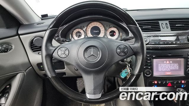 Mercedes-Benz CLS-Class 2009 — photo 13