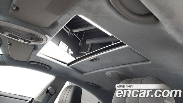 Mercedes-Benz CLS-Class 2009 — photo 18