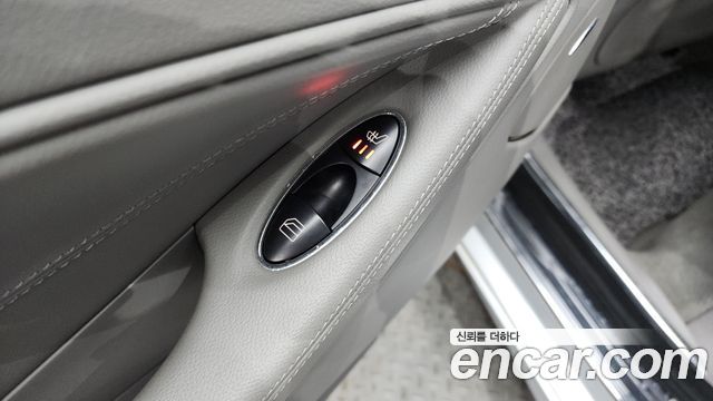 Mercedes-Benz CLS-Class 2009 — photo 19
