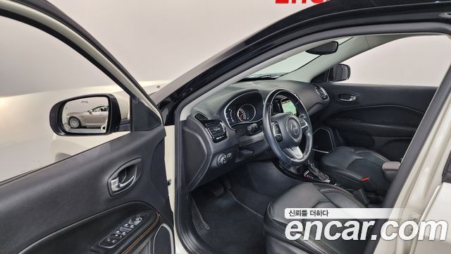 Jeep Compass 2019 — photo 13