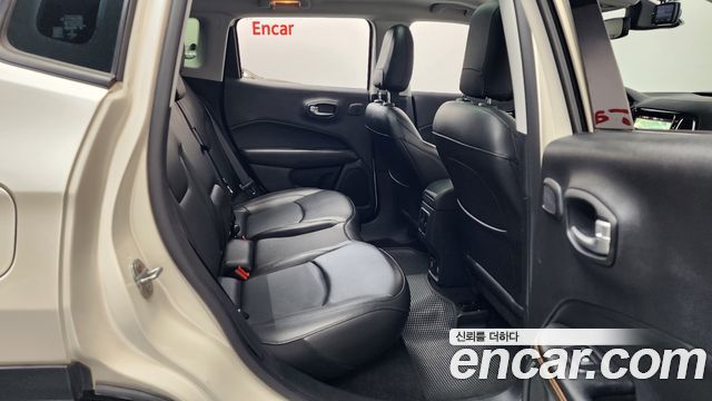 Jeep Compass 2019 — photo 17