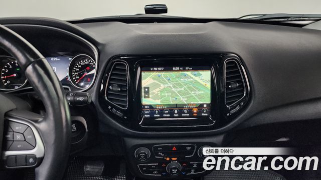 Jeep Compass 2019 — photo 18