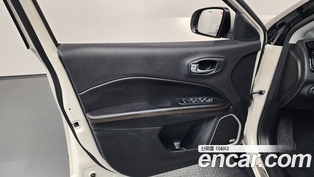 Jeep Compass 2019 — photo 14