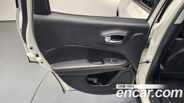 Jeep Compass 2019 — photo 15