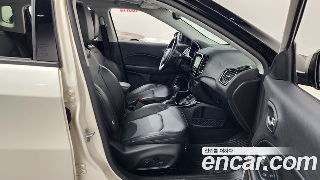 Jeep Compass 2019 — photo 16