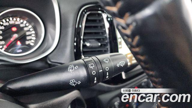 Jeep Compass 2019 — photo 28