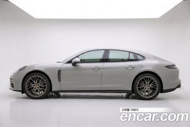 Porsche Panamera 2023 — photo 1