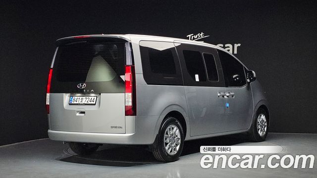 Hyundai Staria 2022 — photo 2