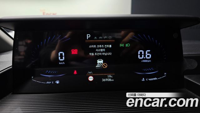 Hyundai Staria 2022 — photo 11